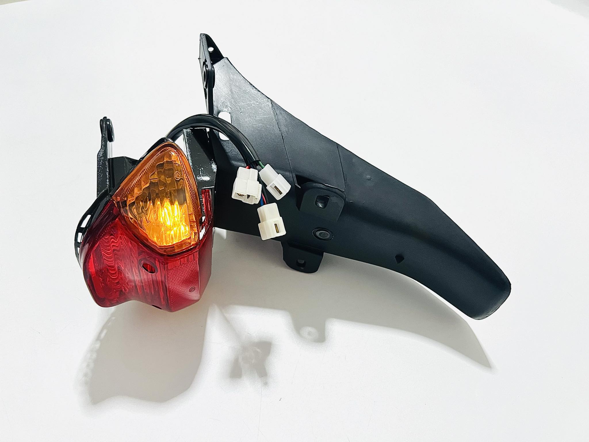 บังโคลนท้าย ดรีม99 แดง/ใส แดง/ส้ม เลือกสีได้เลย บน