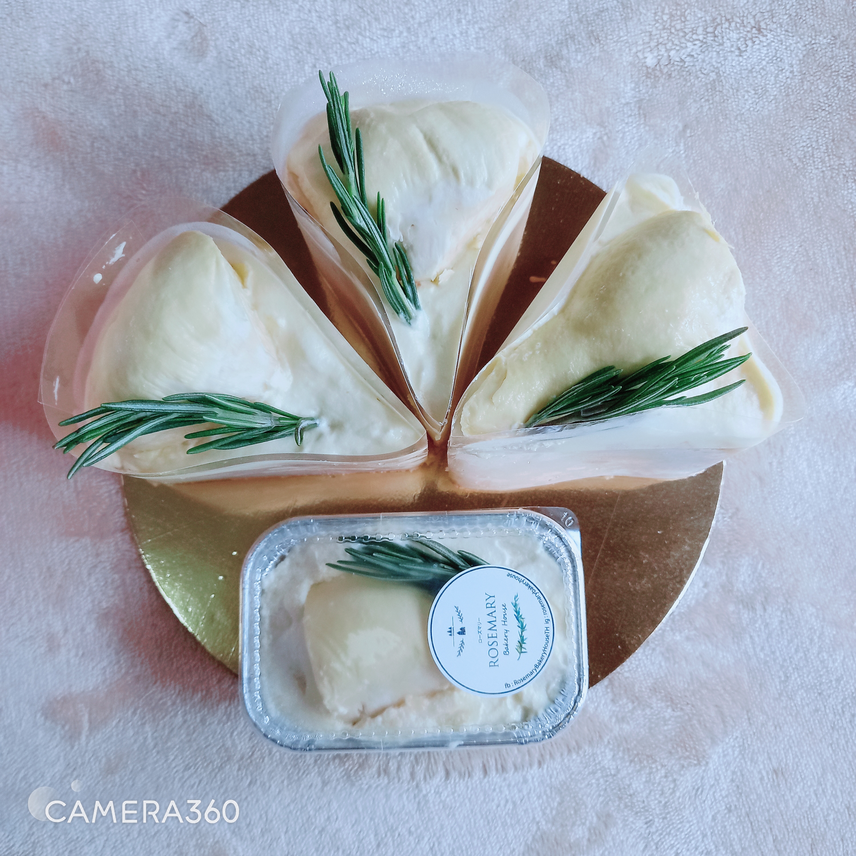 เค้กทุเรียนครีมสด (ราคาต่อชิ้น) Durian Fresh Milk Cake 2-3 ชั้น