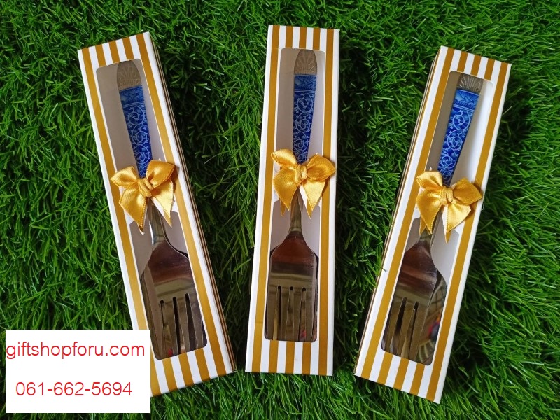 ช้อนส้อมกินข้าวสแตนเลส ใส่กล่องติดโบว์