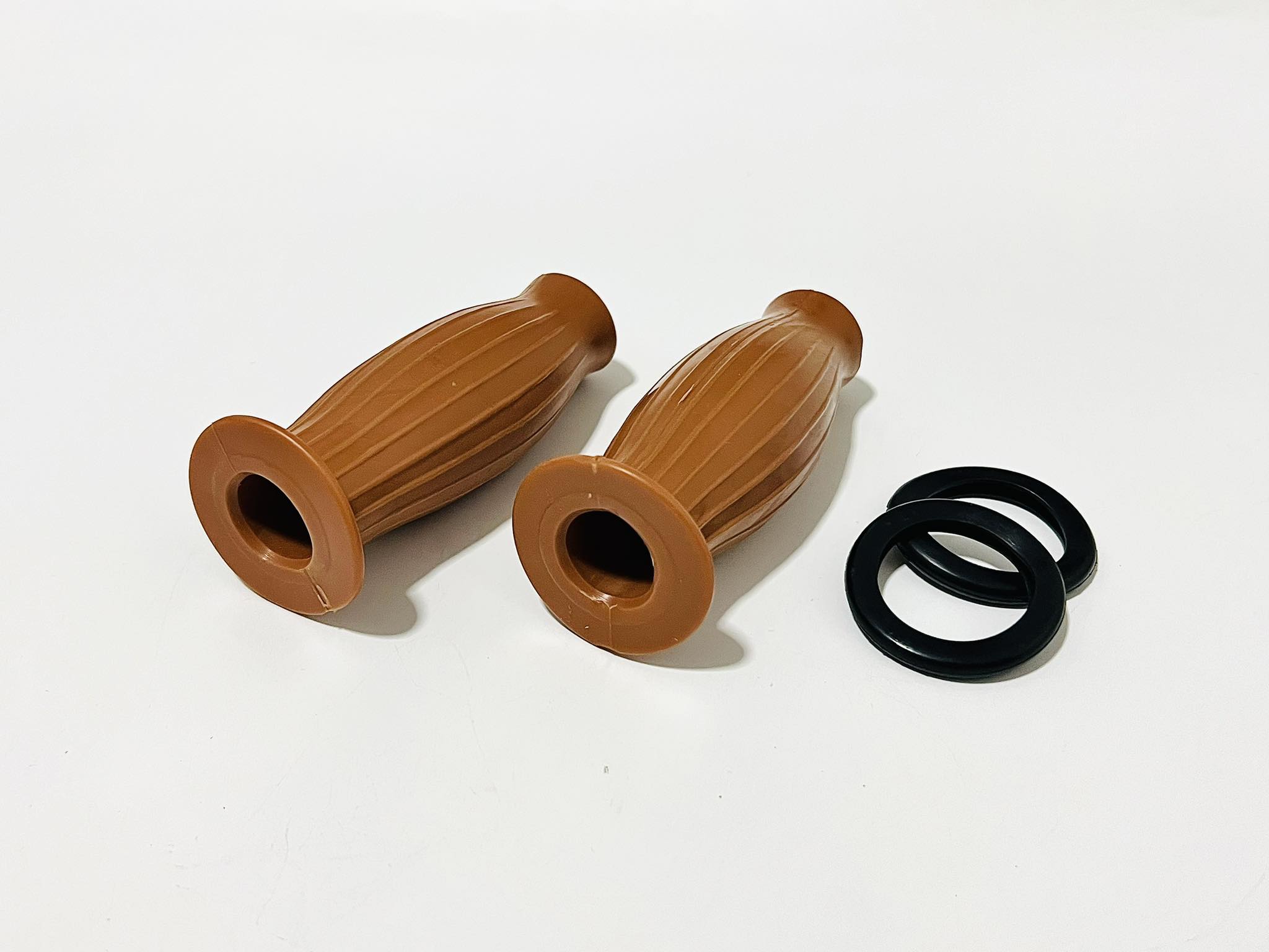 ปลอกมือเวสปา ซี 70 ชาลี สีน้ำตาล ผลิตในไทย บ31