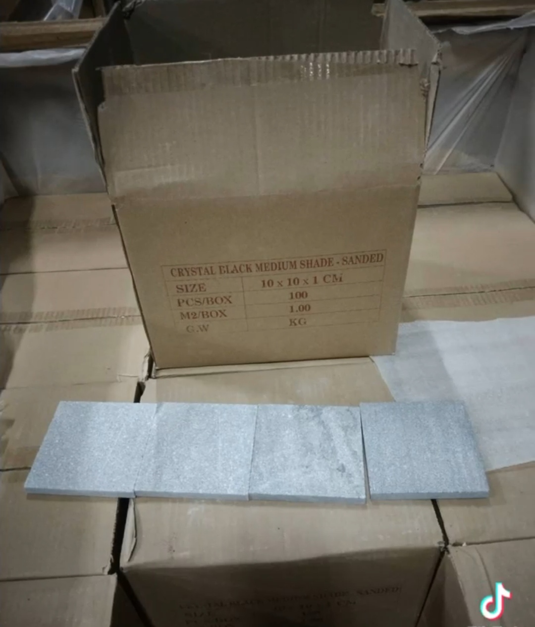 หินปูสระว่ายน้ำ crystal black พร้อมส่ง