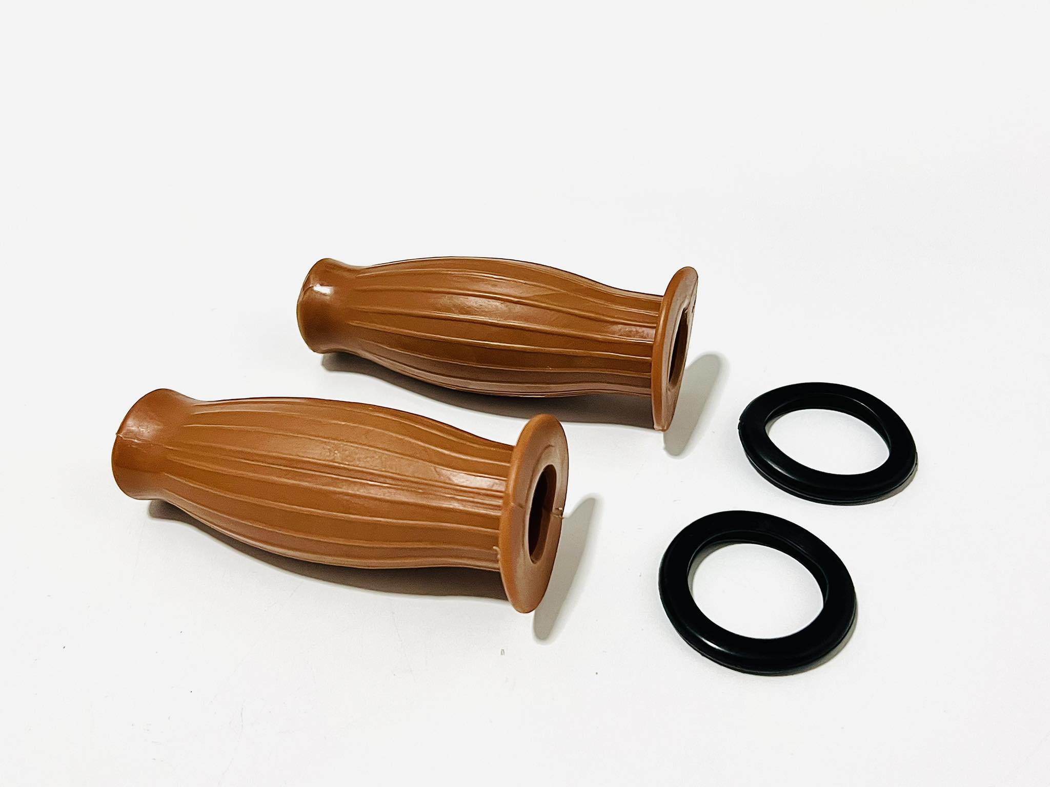 ปลอกมือเวสปา ซี 70 ชาลี สีน้ำตาล ผลิตในไทย บ31