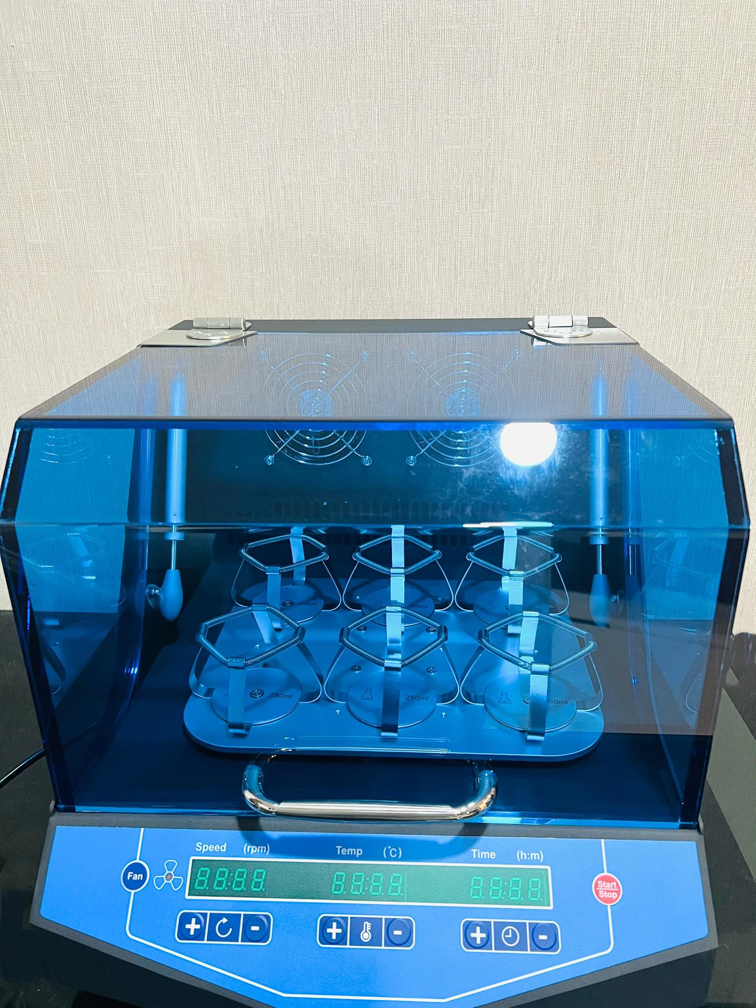 เครื่องเขย่าสารพร้อมควบคุมอุณหภูมิ รุ่น ES-60, (MIULAB)