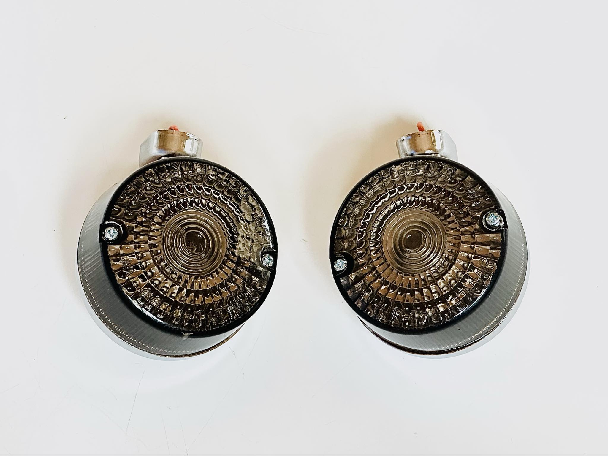 ไฟเลี้ยวชาลี แบบแบน ฝาดำ LAO C20