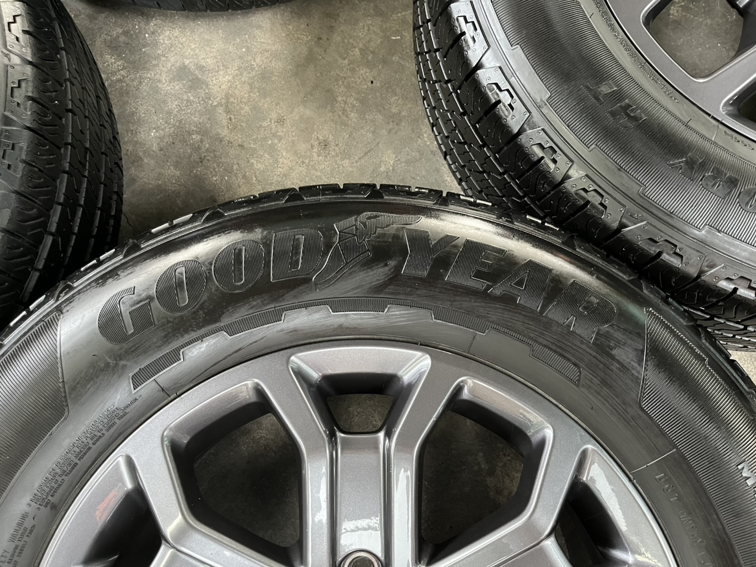 ✨ล้อแม็ก✨Ford Next-Gen Wildtrak รุ่นใหม่ล่าสุด ขอบ 18 พร้อมยาง 255-65-18 Goodyear♨️ปี 24♨️