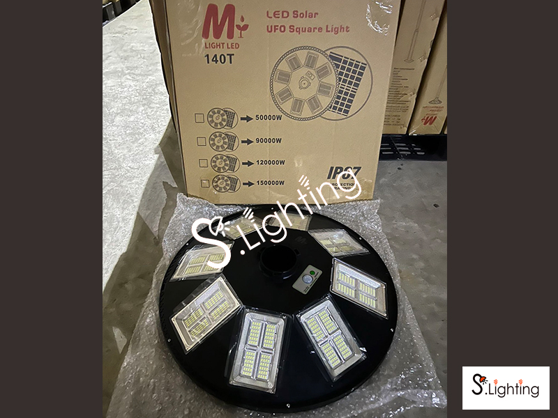 โคมไฟถนน/สนาม UFO SOLAR CELL 140T 768LED + รีโมท แสงขาว