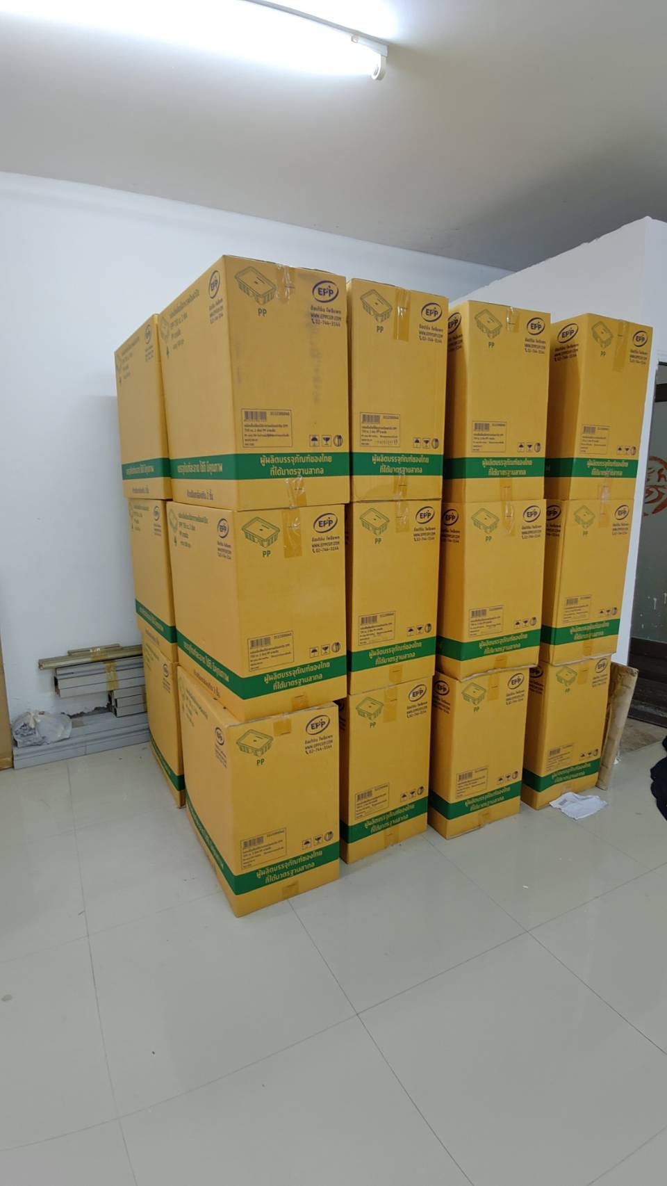 กล่องข้าวเหลี่ยม EPP ลายเส้น