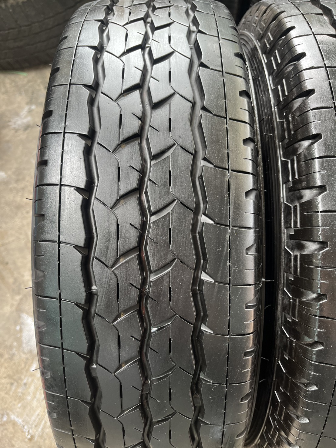 ✨ยาง✨195R14 Bridgestone♨️ปี 24♨️🚘เหมาะสำหรับ รถกระบะบรรทุกตัวเตี้ย