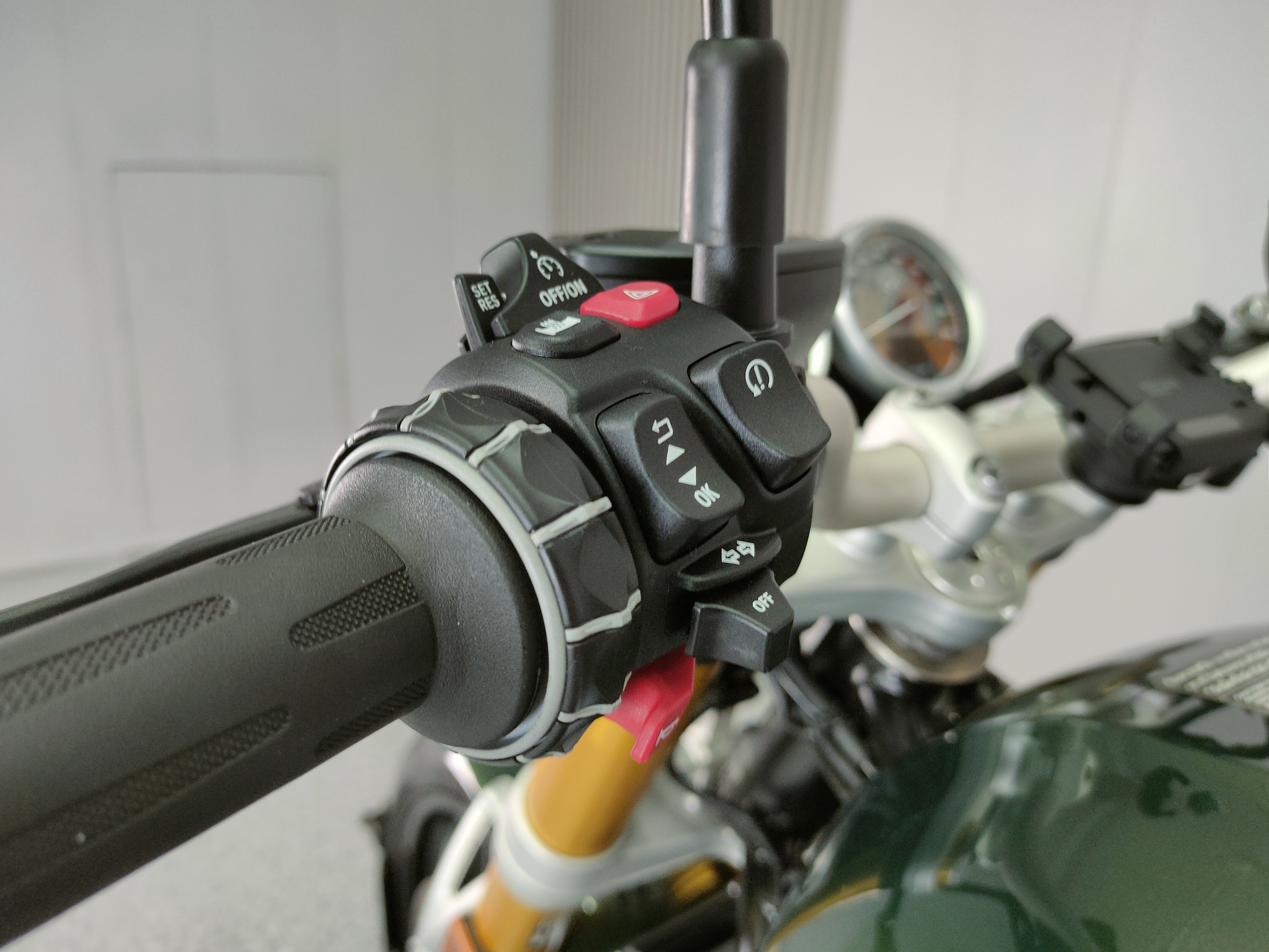 รถยังไม่ได้จดทะเบียน❓️❓️ BMW R12 NINE T . . . ใหม่กว่านี้ต้องโชว์รูมเท่านั้น ‼️