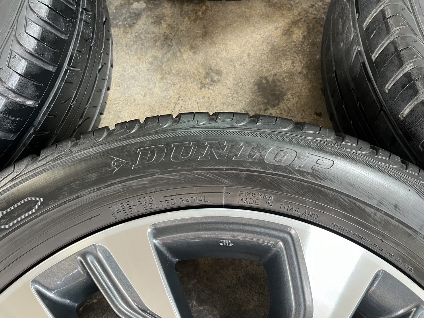 ✨ล้อแม็ก✨Toyota Fortuner Legender ขอบ 20 เทาหน้าเงา พร้อมยาง 265-50-20 Dunlop ปี 21