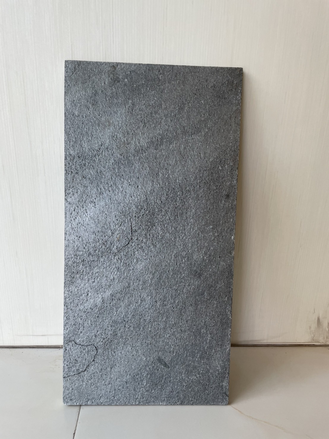 Silver grey หน้าธรรมชาติ ใช้ปูลานจอดรถ