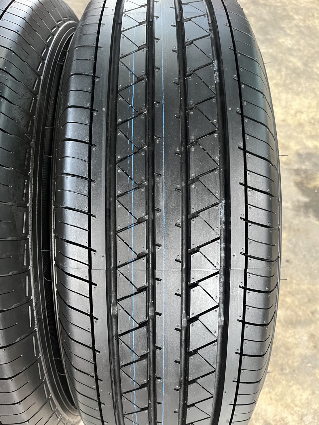 ✨ล้อแม็ก 5รู114✨Toyota INNOVA ขอบ 15 สีไฮเปอร์ พร้อมยางป้ายแดง 205-70-15 Yokohama♨️ปี 24♨️