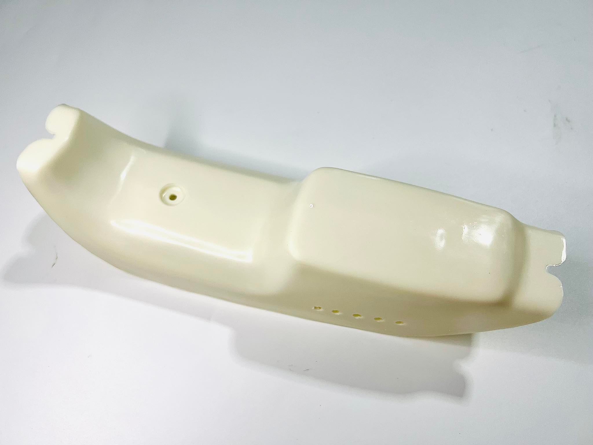 คอนโซลกลาง รถชาลี สีดำ สีขาว ระบุสีในข้อความ