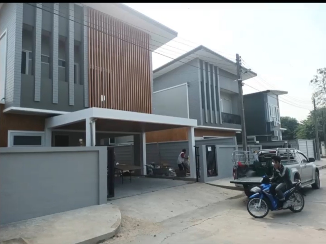 หินปูสระว่ายน้ำ crystal black 10x10,30x60