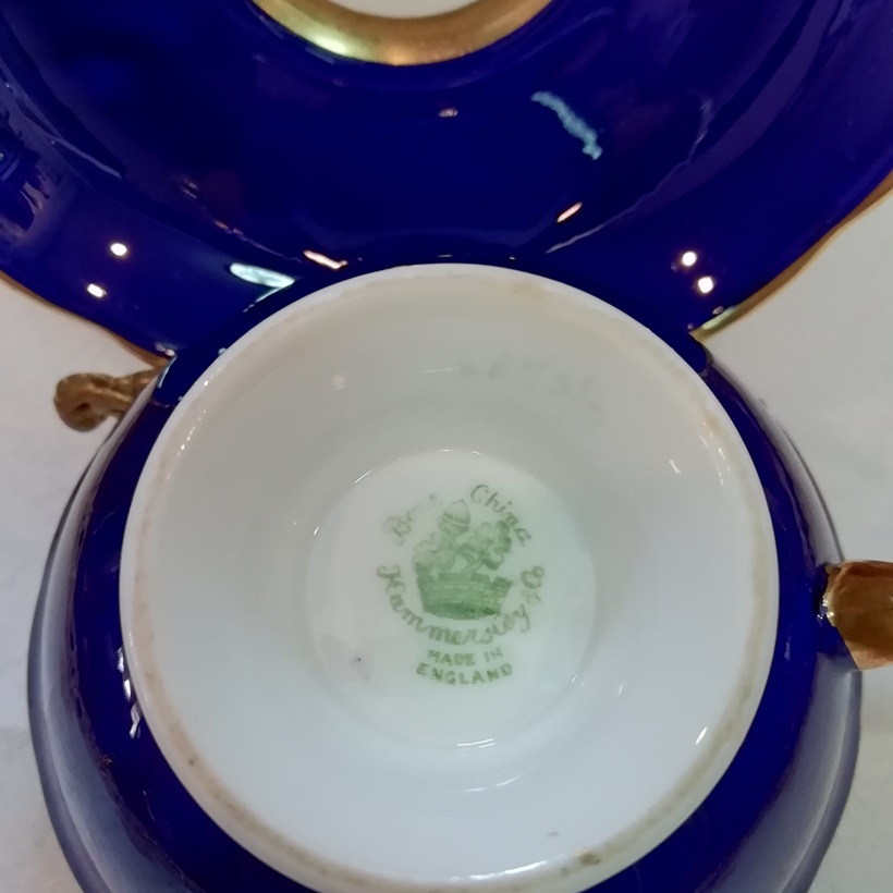 ถ้วยชา Hammersley สีน้ำเงิน เขียนมือลายทองในถ้วย