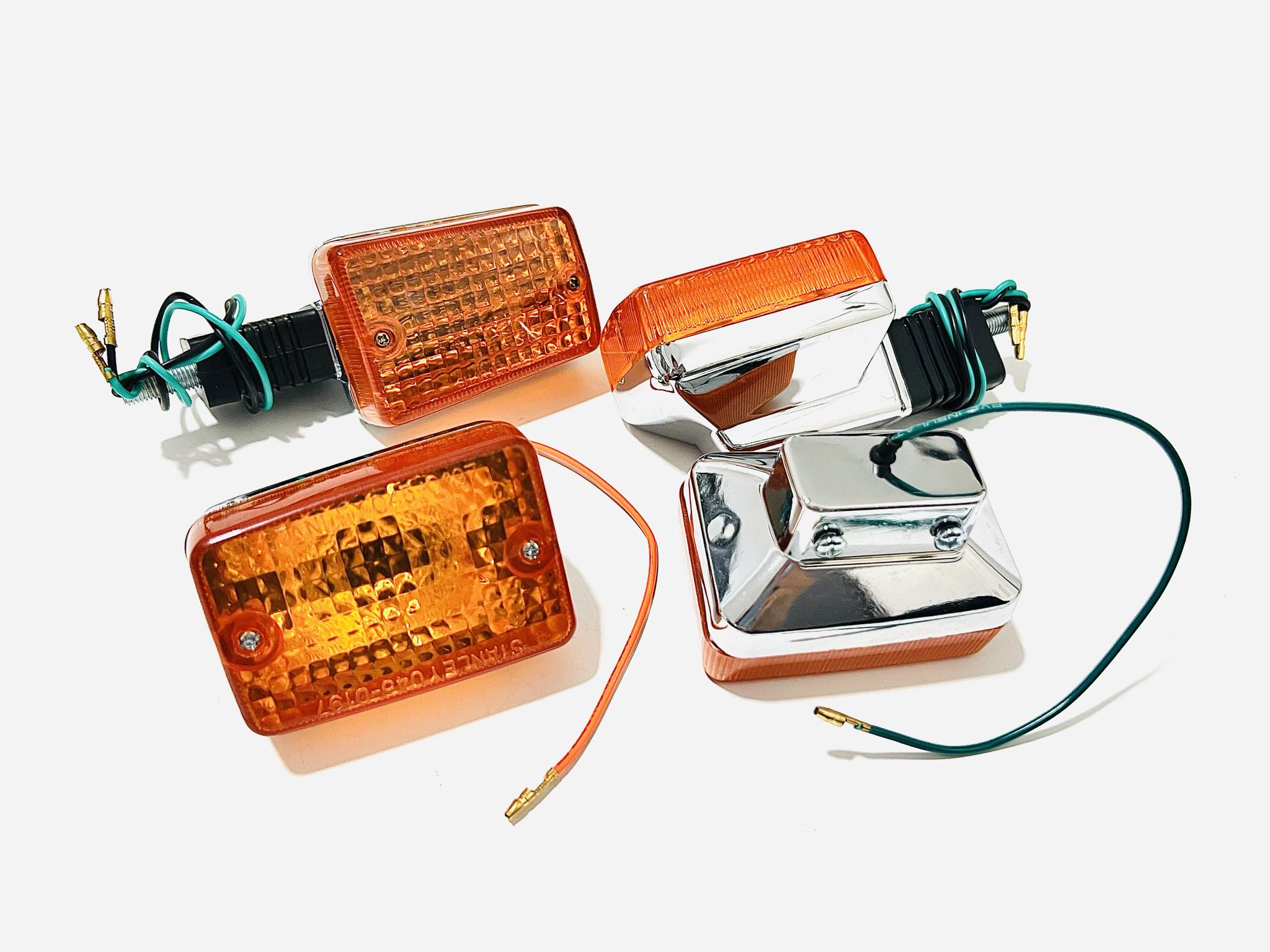 ไฟเลี้ยวหน้า+หลัง C700 ครบชุด สีชุบ บ15