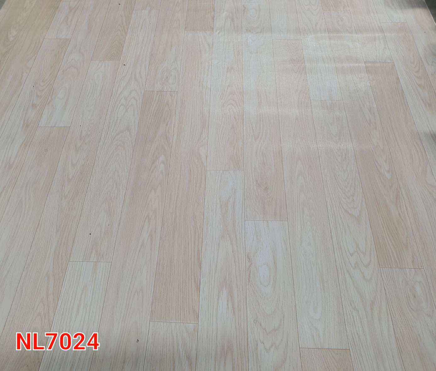 LALAHOME เสื่อน้ำมันผิวทรายลายไม้ รหัส NL7024 ราคาต่อ เมตร หน้ากว้าง 2 เมตร ลายไม้ขาว 1 เมตร