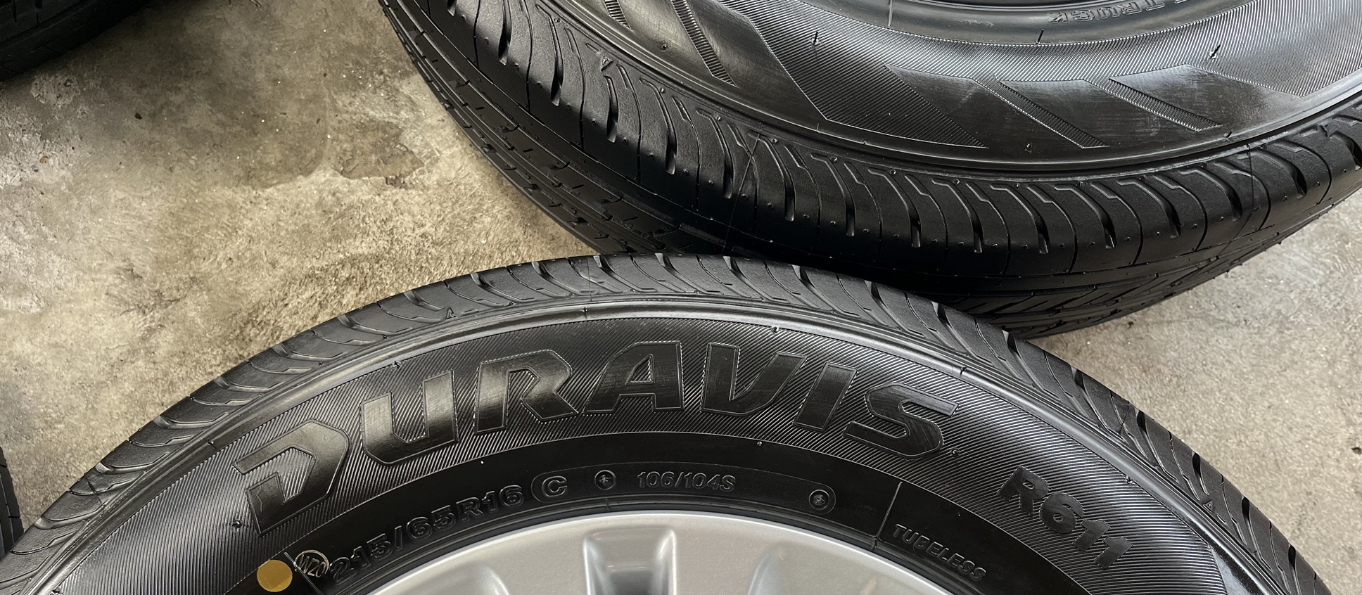 ✨ยางใหม่ป้ายแดง✨215-65-16 Bridgestone💥ปี 25💥🚘ใส่กับ รถตู้ ,รถกระบะตัวเตี้ย ได้ทุกรุ่น