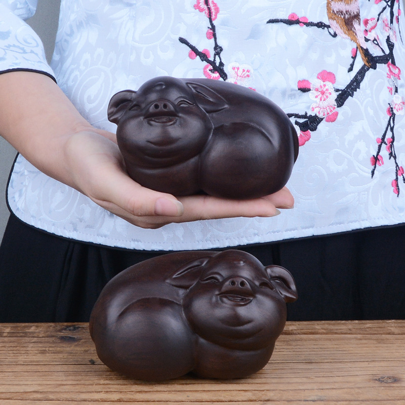 หมูอ้วนกินอิ่ม สัญลักษณ์แห่งความอุดมสมบูรณ์ จากมณฑลหูเป่ย์ ประเทศจีน( 2 แบบ)