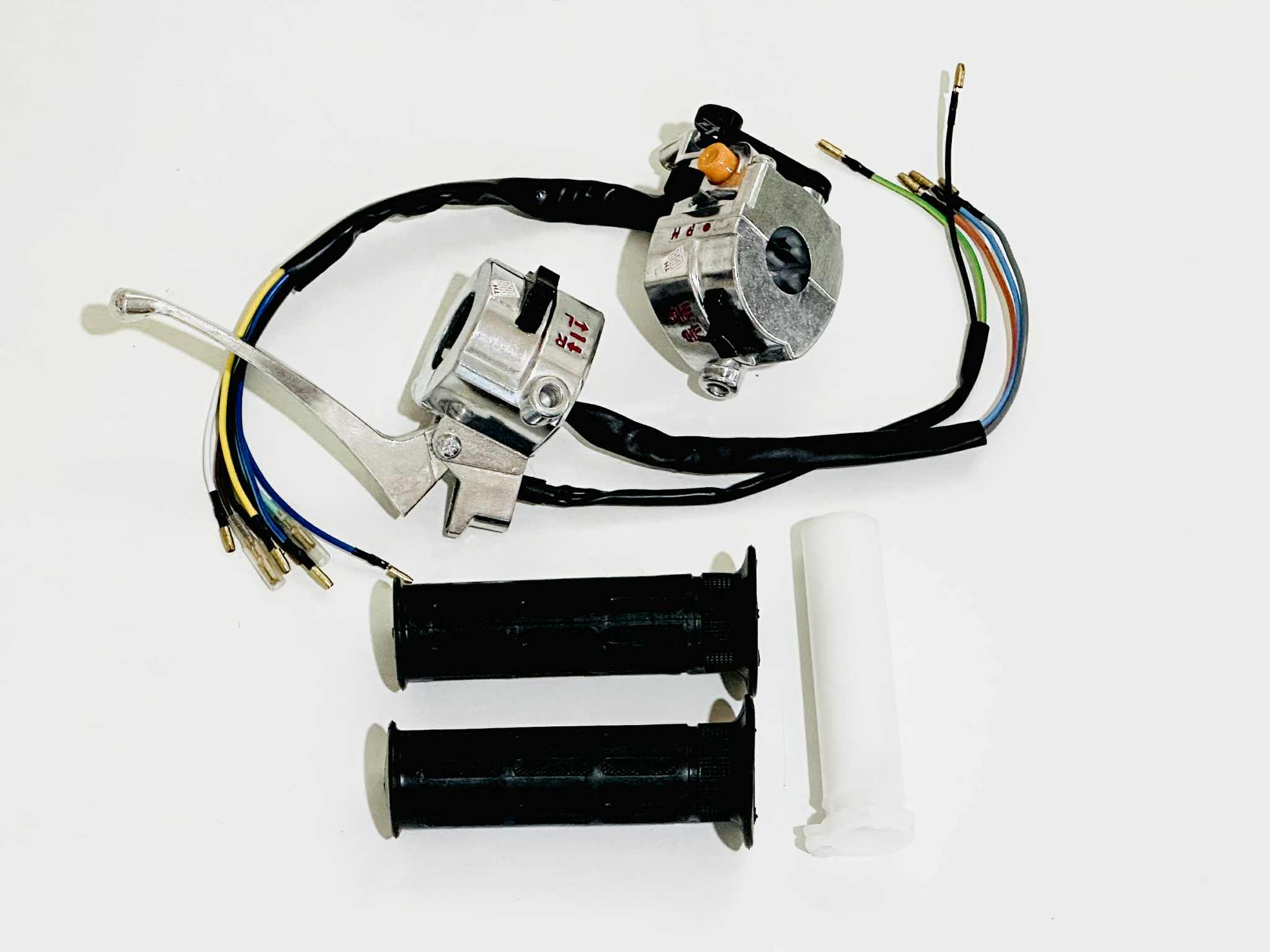 สวิทแฮนด์ c700 รุ่น super ไฟเหลี่ยม ครบชุด สตาร์ทเท้า LAO A34