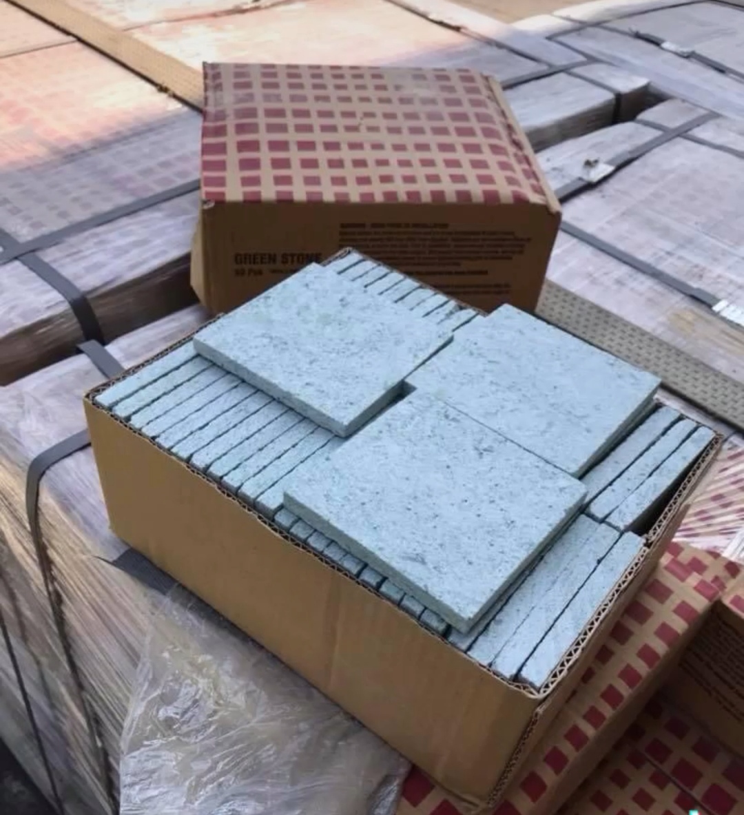 Green Sukabumi หินปูสระว่ายน้ำ