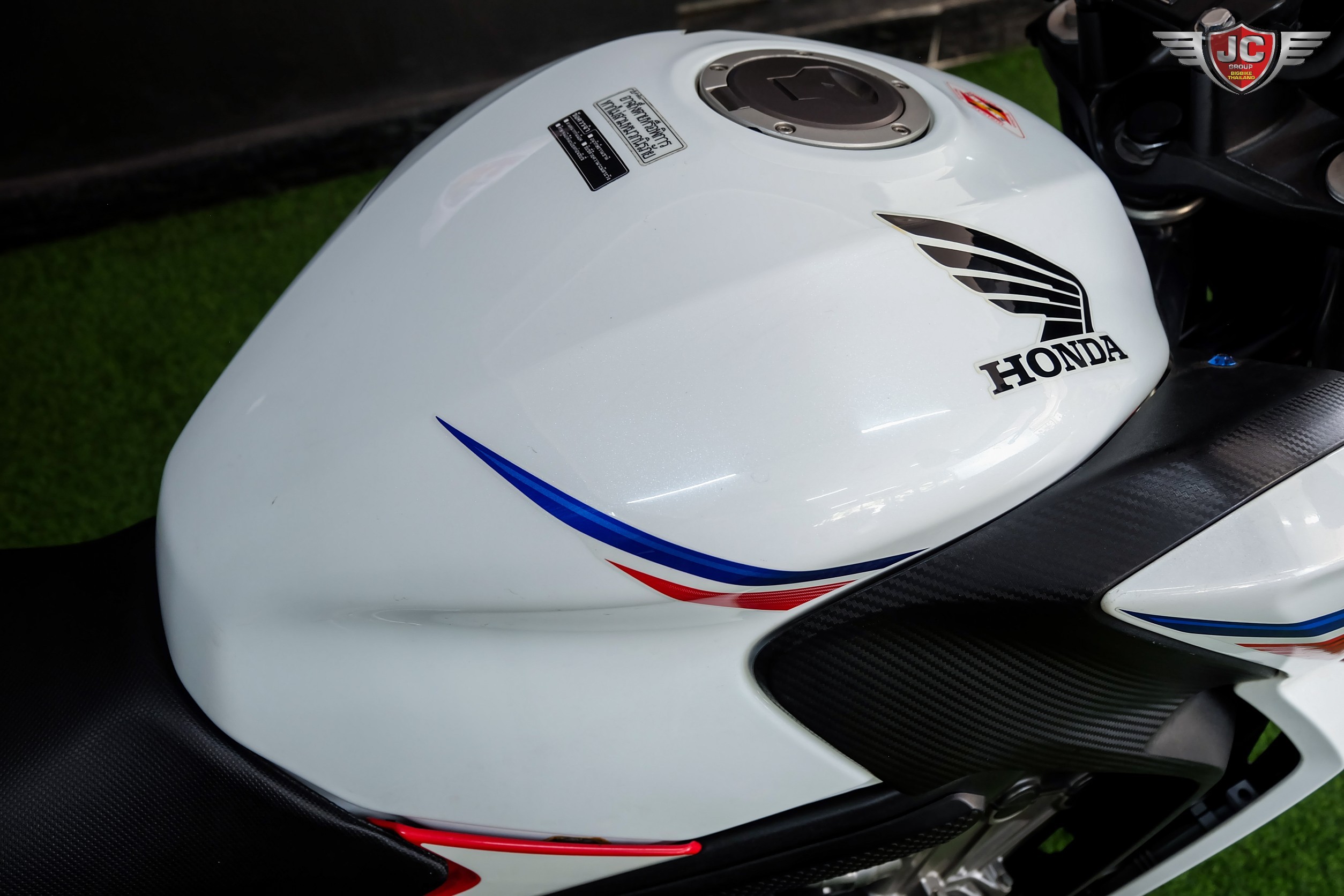 คนไทย...เอา"ไตร"ไปเลย‼️ CB650F Tri-colour ปลายปี 2015 ขี่นิ่มพร้อมใช้ยางใหม่....หาอยู่ต้องจัด 🤗