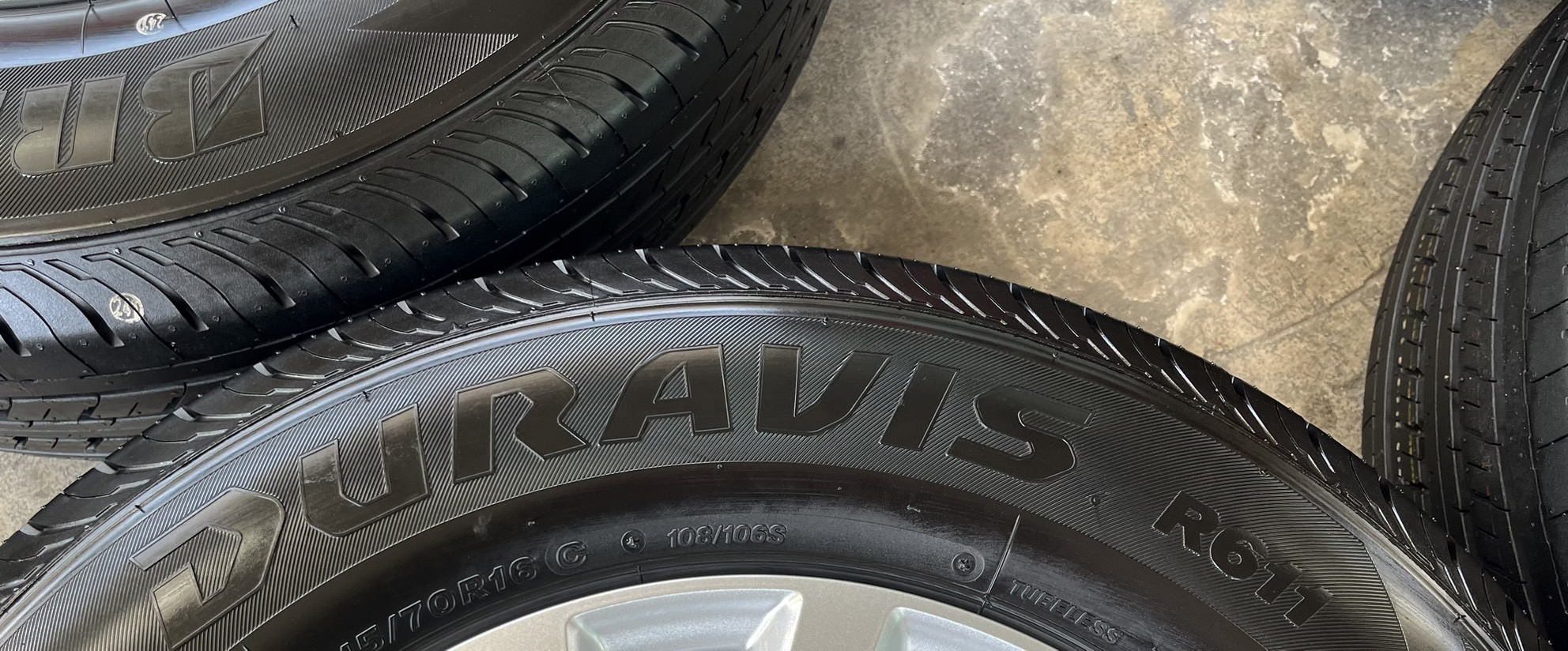 ✨ยางใหม่ป้ายแดง✨215-70-16 Bridgestone🚘ใส่กับ รถตู้ ,รถกระบะตัวเตี้ย ได้ทุกรุ่น