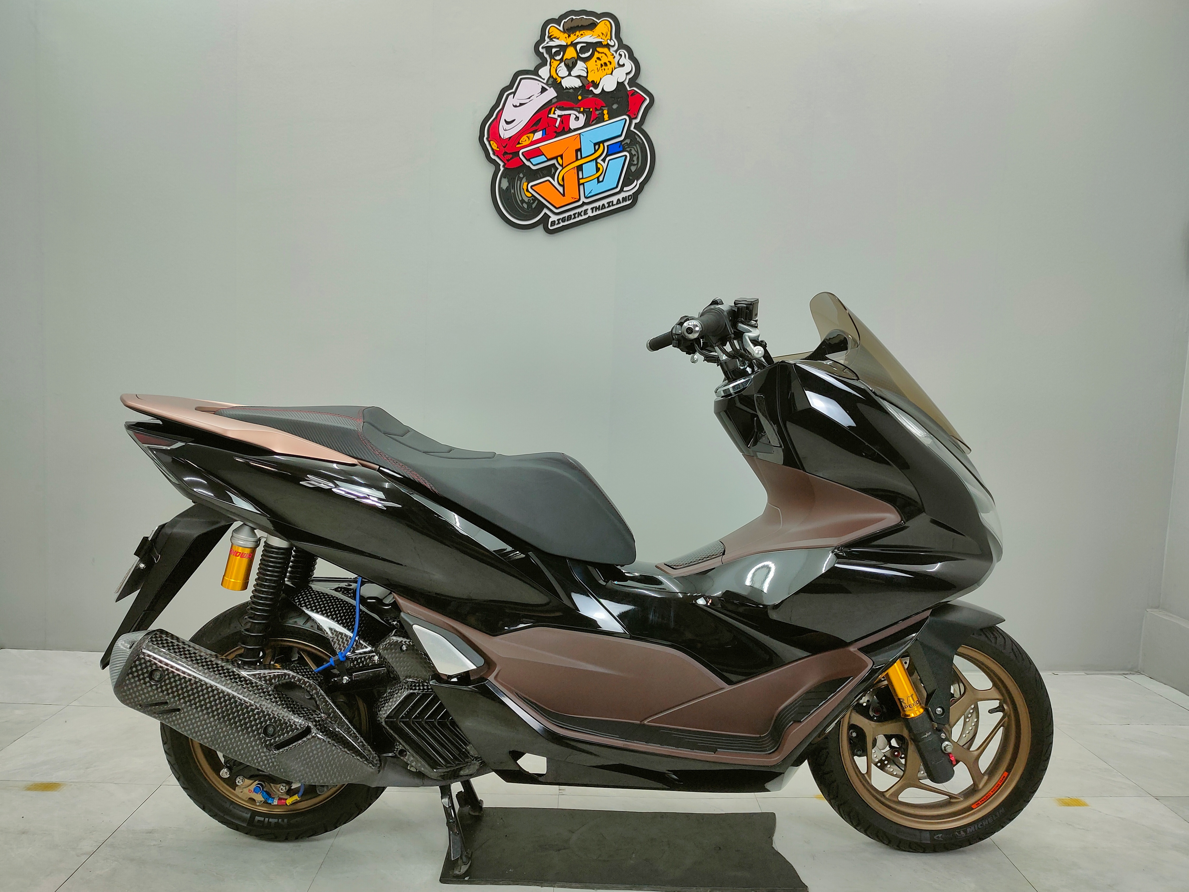 วัยรุ่นจ๋า...พี่มาแล้วจ้า 😘 HONDA PCX160 abs จดปี 2021 ไมล์ 1️⃣ พันโลแท้ + ของแต่ง3หมื่น‼️