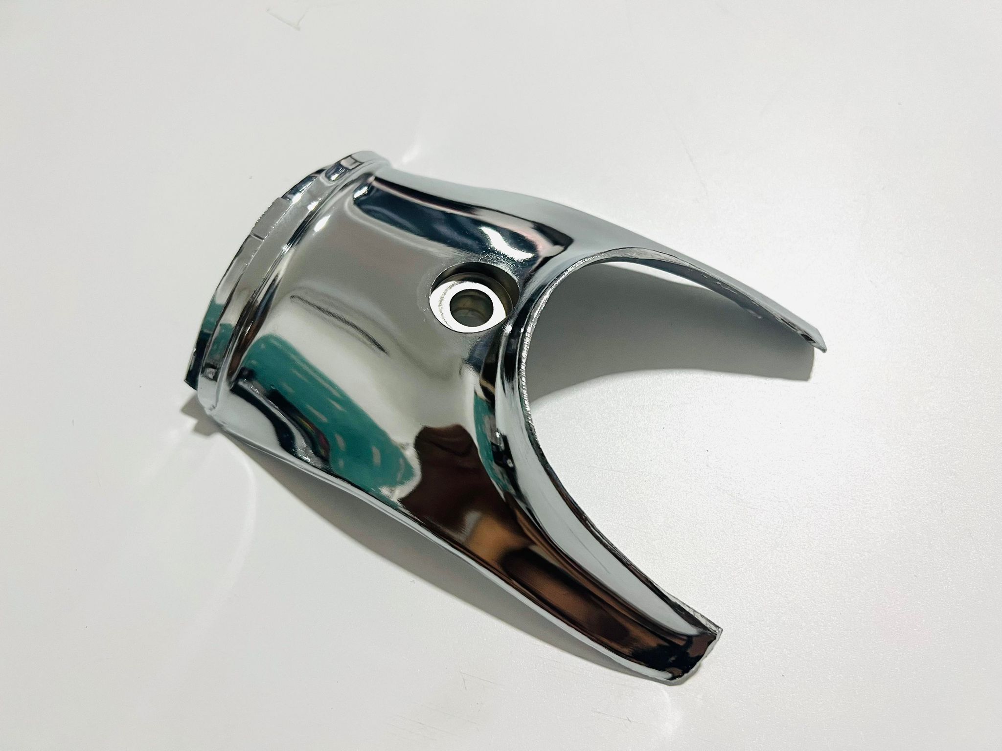 ง่ามบังโคลนหน้าc70 พลาสติกชุบ L6