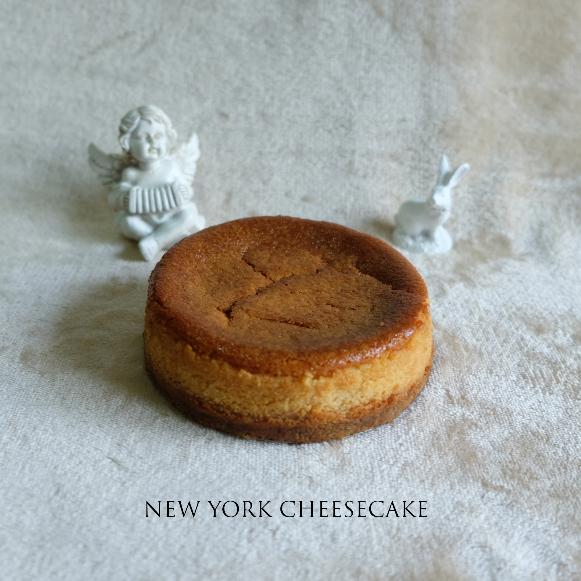 นิวยอร์กชีสเค้ก (ขนาด 3 ปอนด์) / NEW YORK CHEESECAKE (3 Pound / 8'' x 8")