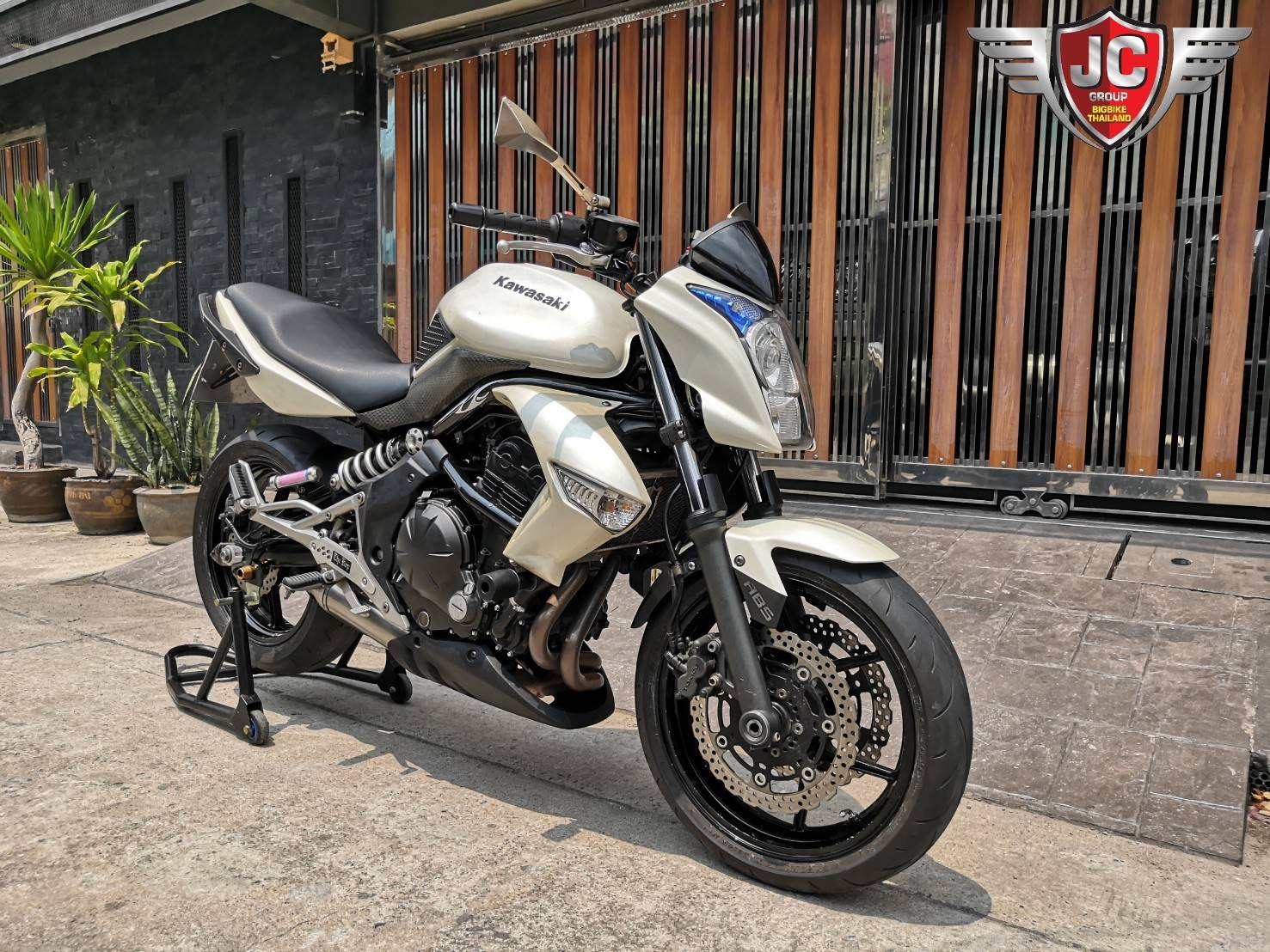 ER6N (ABS)---จดทะเบียนปี 2011 ✨650 ราคา 300 เครื่องเดิมๆ ชุดสีตามภาพ