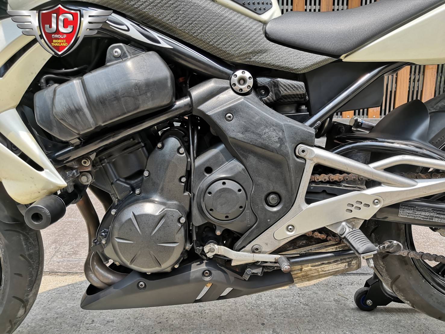 ER6N (ABS)---จดทะเบียนปี 2011 ✨650 ราคา 300 เครื่องเดิมๆ ชุดสีตามภาพ