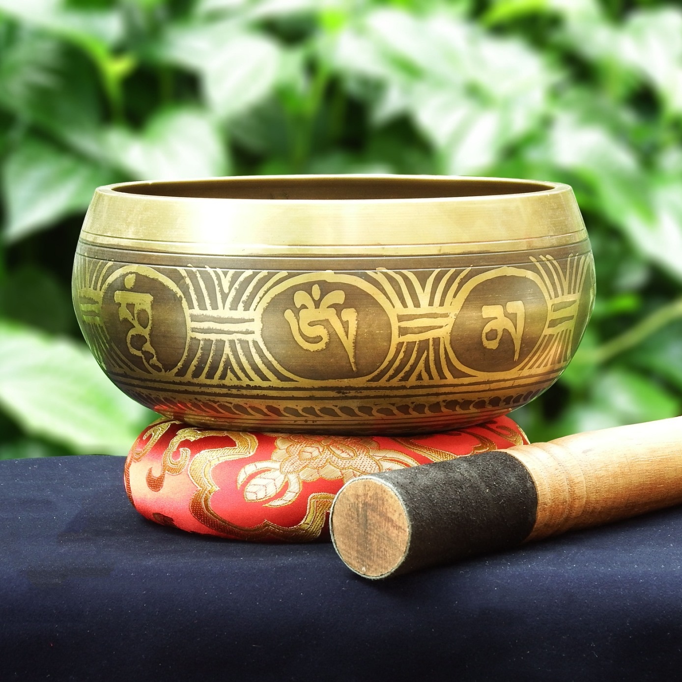 ขันทิเบต Tibetan Singing Bowl (ทองเหลือง) เขียนอักษรมงคล เสริมมงคลผู้บูชา (ขนาด 11 cm.)