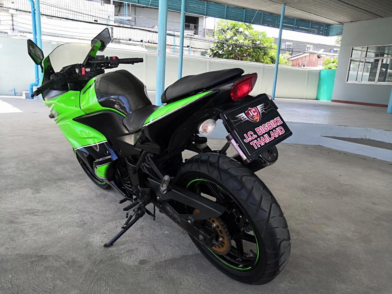 NINJA-250 รถบ้านแท้มือเดียว เครื่องดี สีเดิมทั้งคัน มีแต่งบ้างเล็กน้อย เท่ห์เร้าใจ