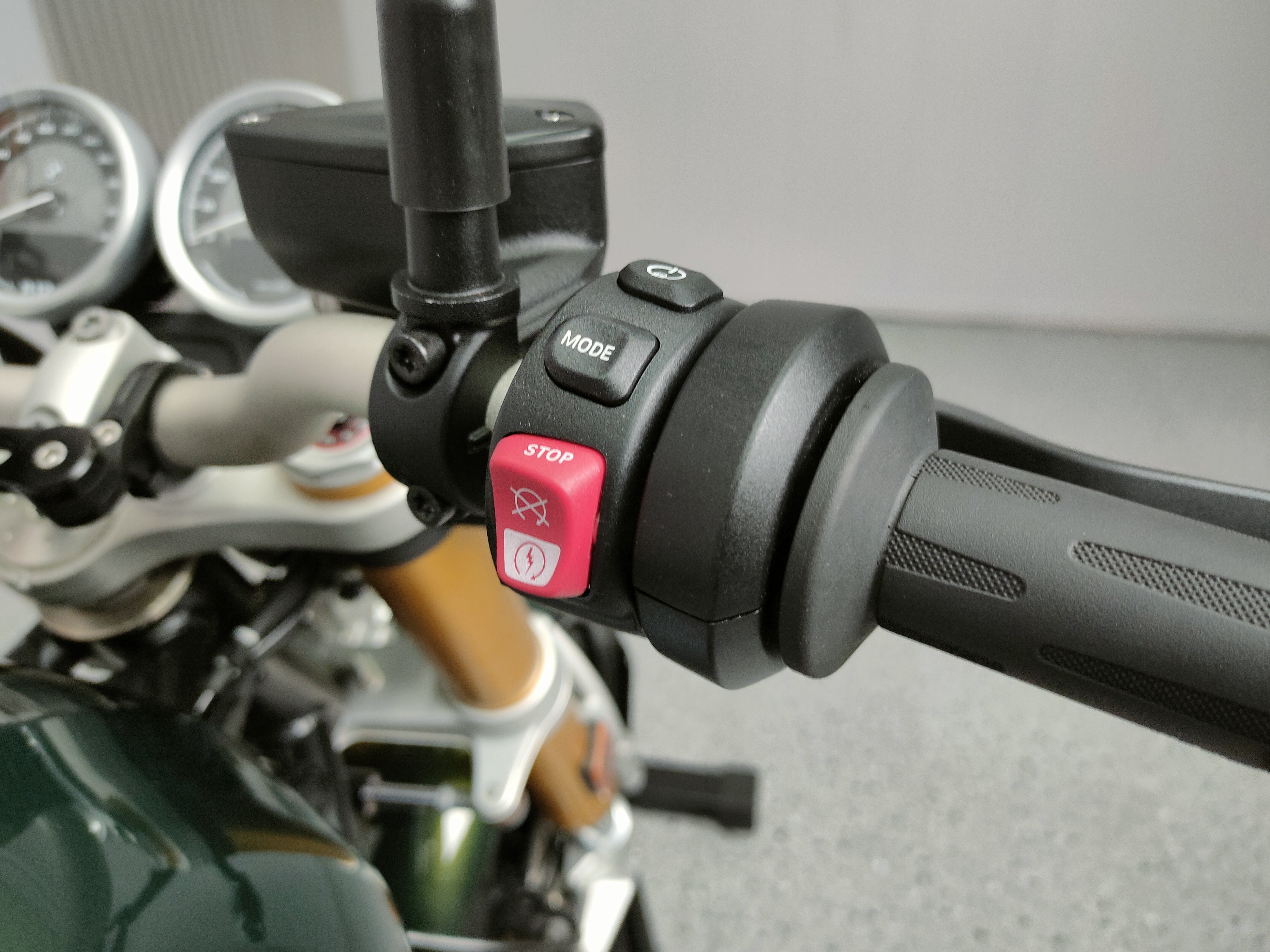 รถยังไม่ได้จดทะเบียน❓️❓️ BMW R12 NINE T . . . ใหม่กว่านี้ต้องโชว์รูมเท่านั้น ‼️