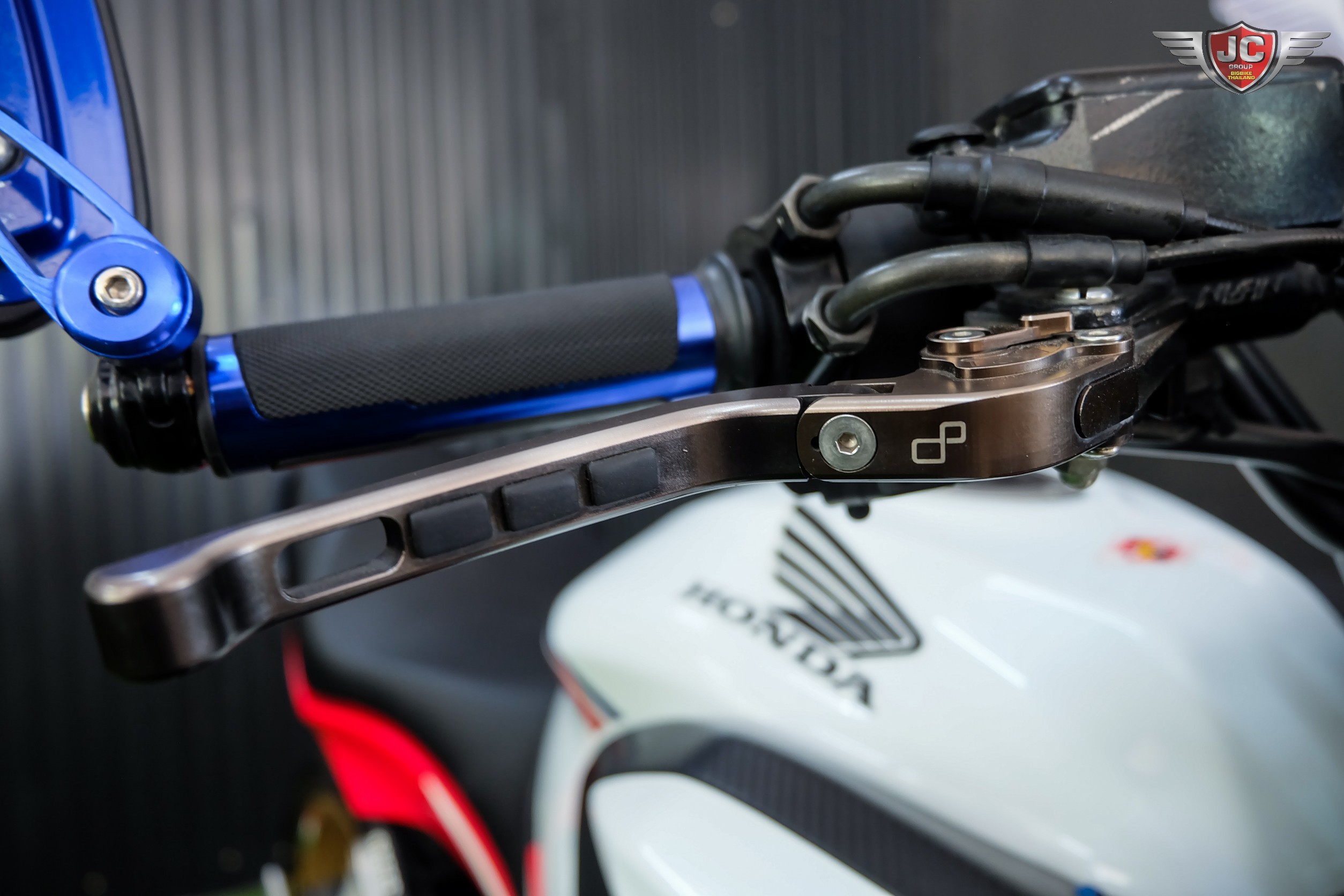 คนไทย...เอา"ไตร"ไปเลย‼️ CB650F Tri-colour ปลายปี 2015 ขี่นิ่มพร้อมใช้ยางใหม่....หาอยู่ต้องจัด 🤗
