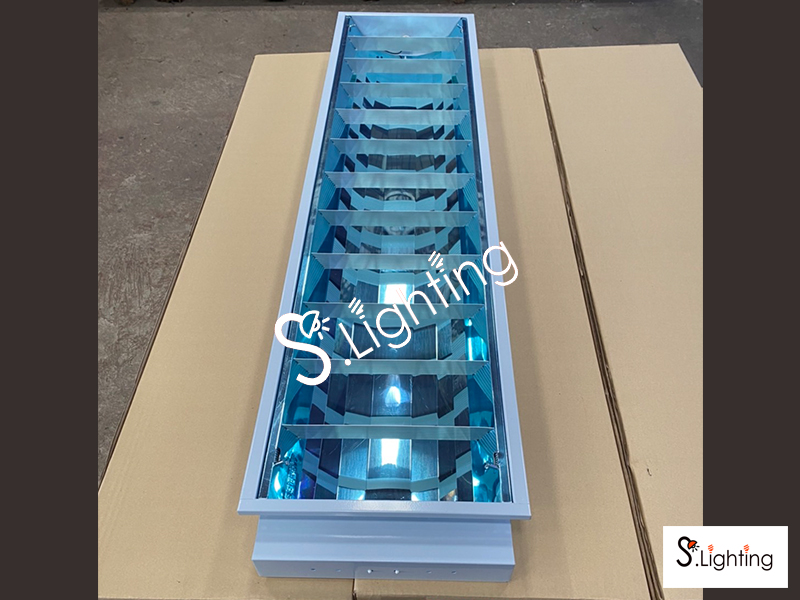 โคมตะแกรงอลูมิเนียมฝังฝ้า 2in1 1x36w (30x120 cm.)