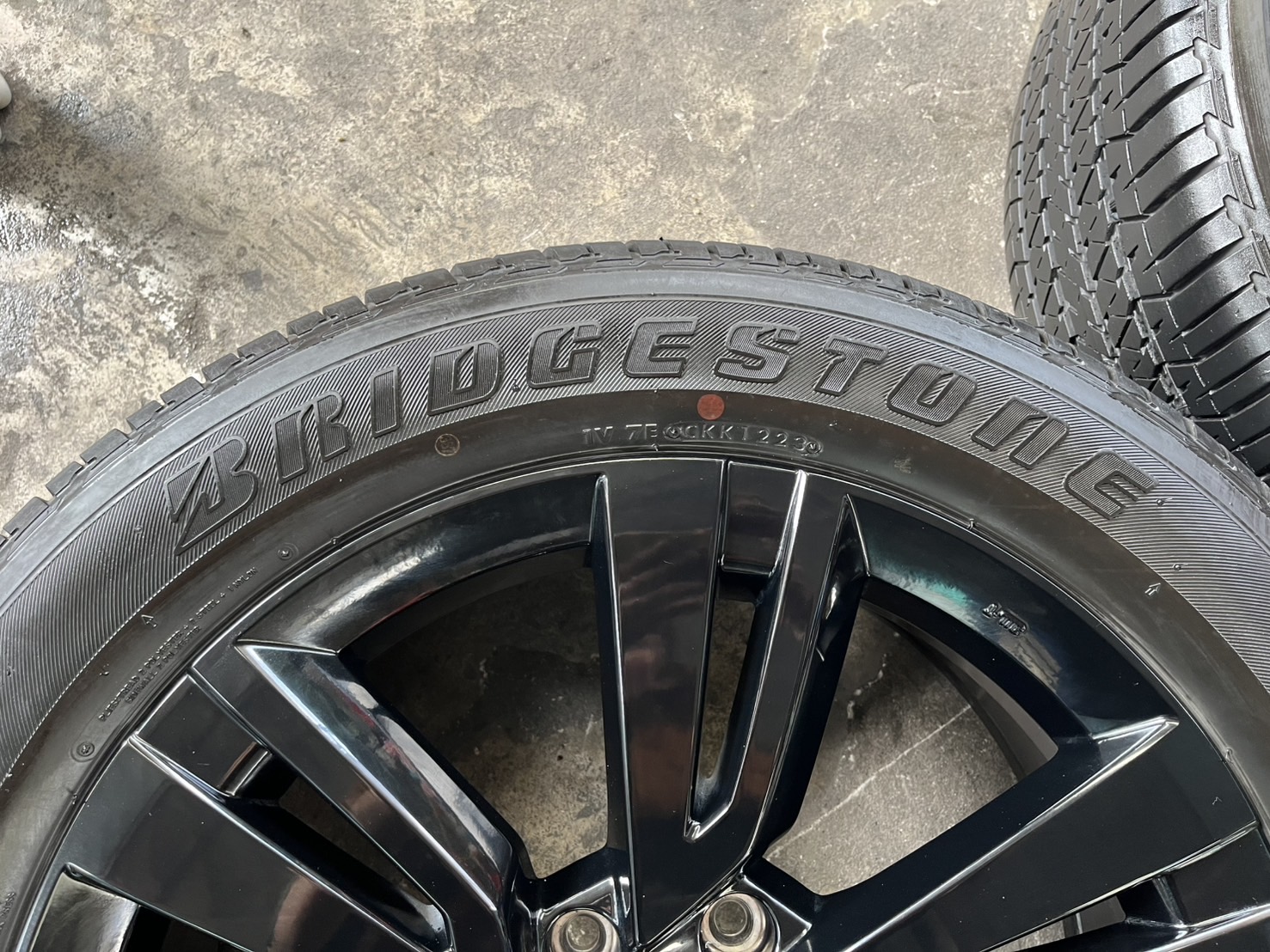 ✨ล้อแม็กพร้อมยาง✨ISUZU MU-X รุ่นพิเศษ PHANTOM ขอบ 20 สีดำแท้💯