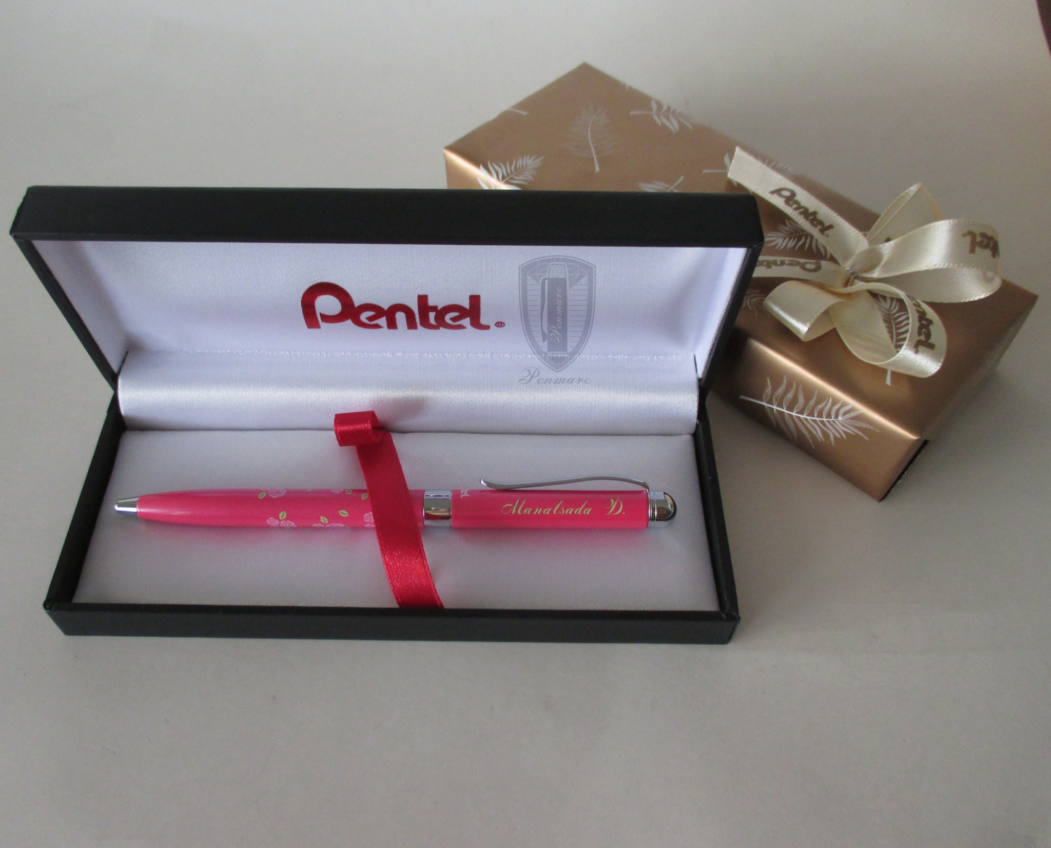 Pentel ปากกาลูกลื่น รุ่น B820 ลายกุหลาบ