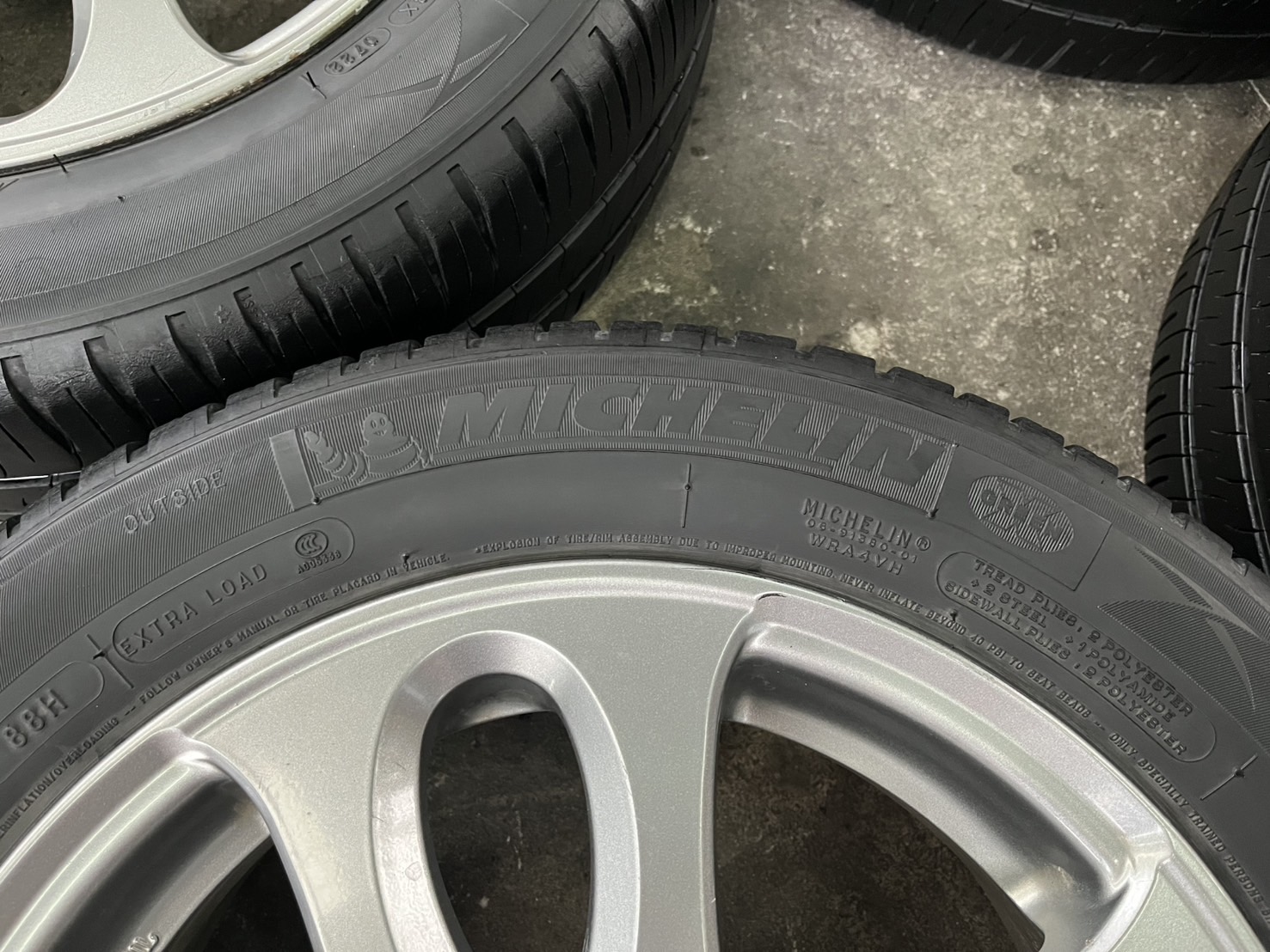 ✨ล้อแม็ก 4รู100✨Toyota Vios รุ่นพิเศษ ขอบ 15 สีเทา พร้อมยาง 185-60-15 Michelin ปี 22