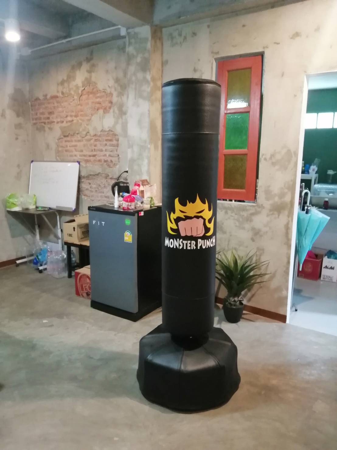 กระสอบทรายตั้งพื้น Monster Punch รุ่นไฮบริจ สีดำ