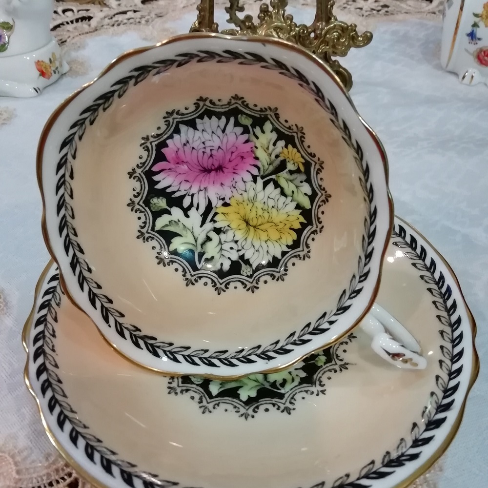 ถ้วยชา Paragon ลายดอกเยอบี ผลิตปี 1939 Bone China - Made in England