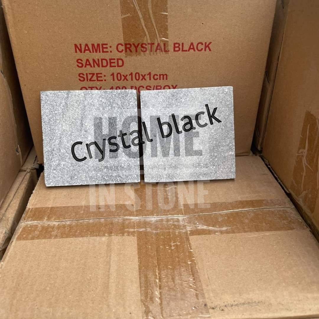 หินปูสระว่ายน้ำ Clystal black