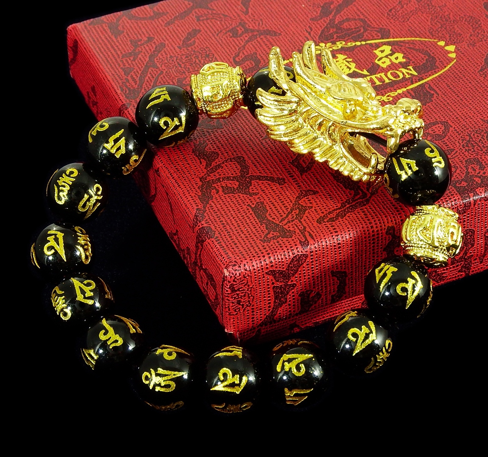 สร้อยข้อมือ มังกร ลูกปัดแกะลาย สวมใส่เพื่อเสริมมงคล โชคลาภ