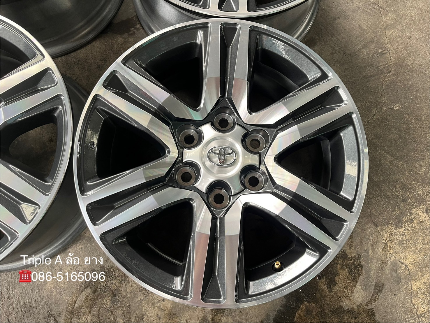 ✨ล้อแม็กป้ายแดง✨Toyota Fortuner Leader 2025 รุ่นใหม่ล่าสุด ขอบ 17 เทาหน้าเงา💖ใหม่กริ๊บ💖