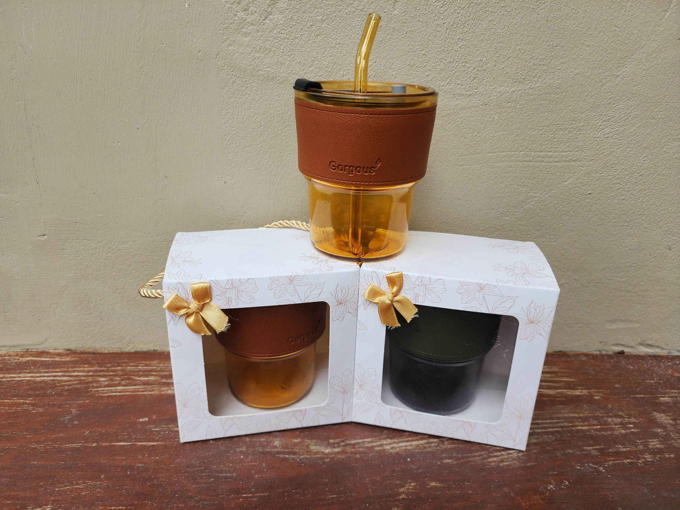 ของชำร่วยงานศพ แก้วน้ำพร้อมหลอดที่จับหนัง