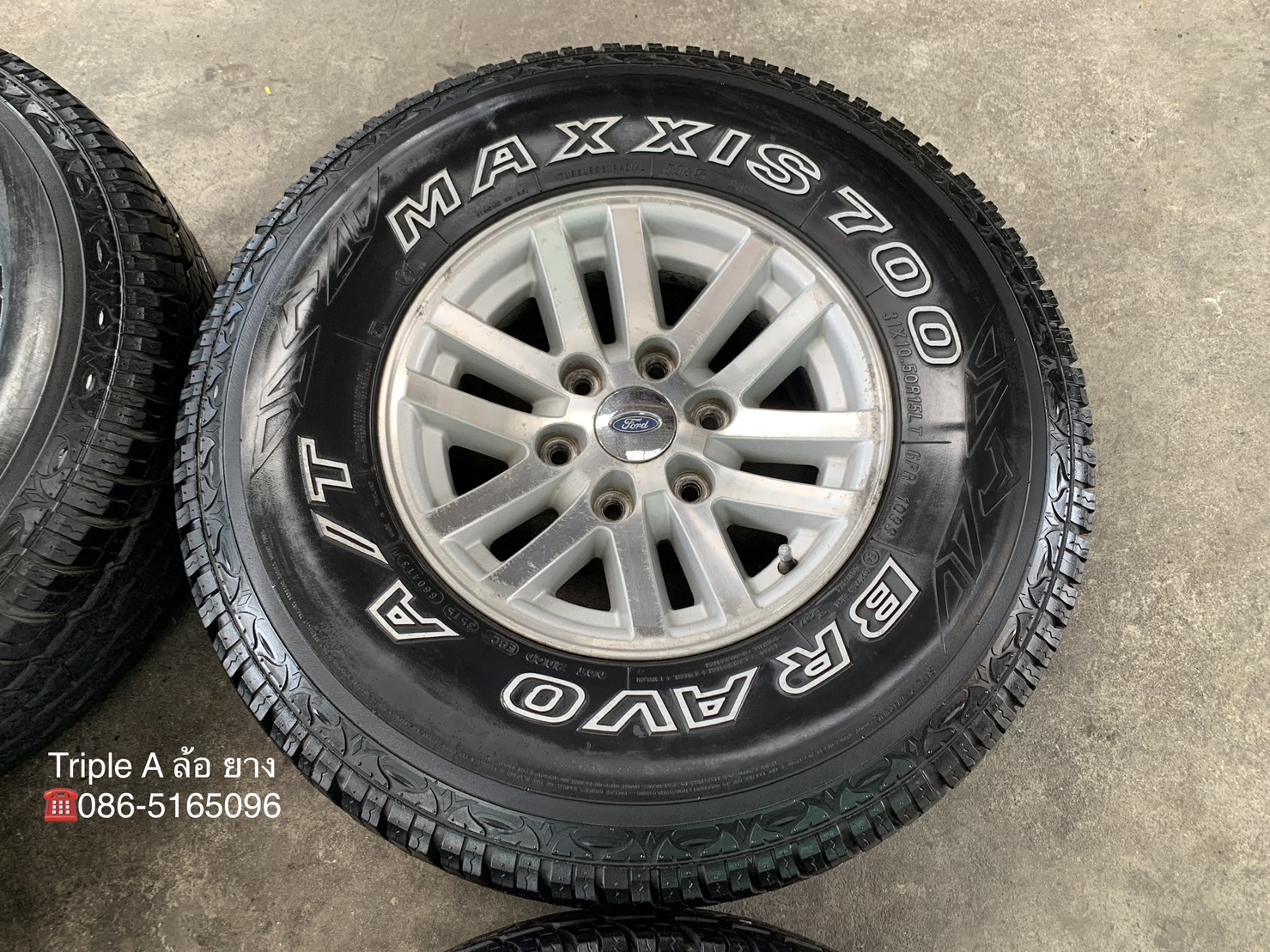 ✨ล้อแม็ก✨Ford Everest ขอบ 15 สีบอร์นหน้าเงา แถมยาง 31x10.5x15 Maxxis ปี 15