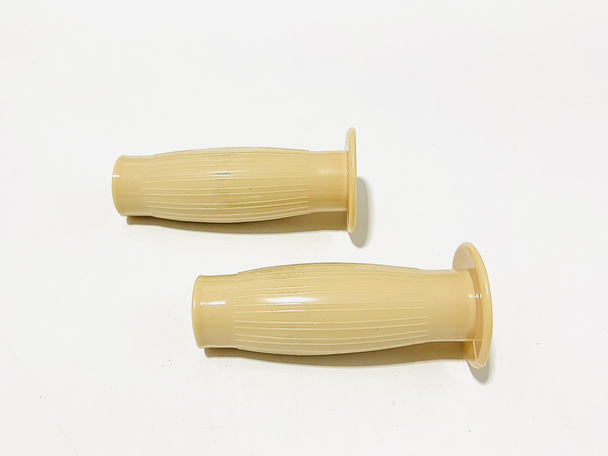 ปลอกแฮนด์คลาสสิก วินเทจ มอเตอร์ไซด์ทั่วไป สินค้าผลิตในไทย สีครีม บ31