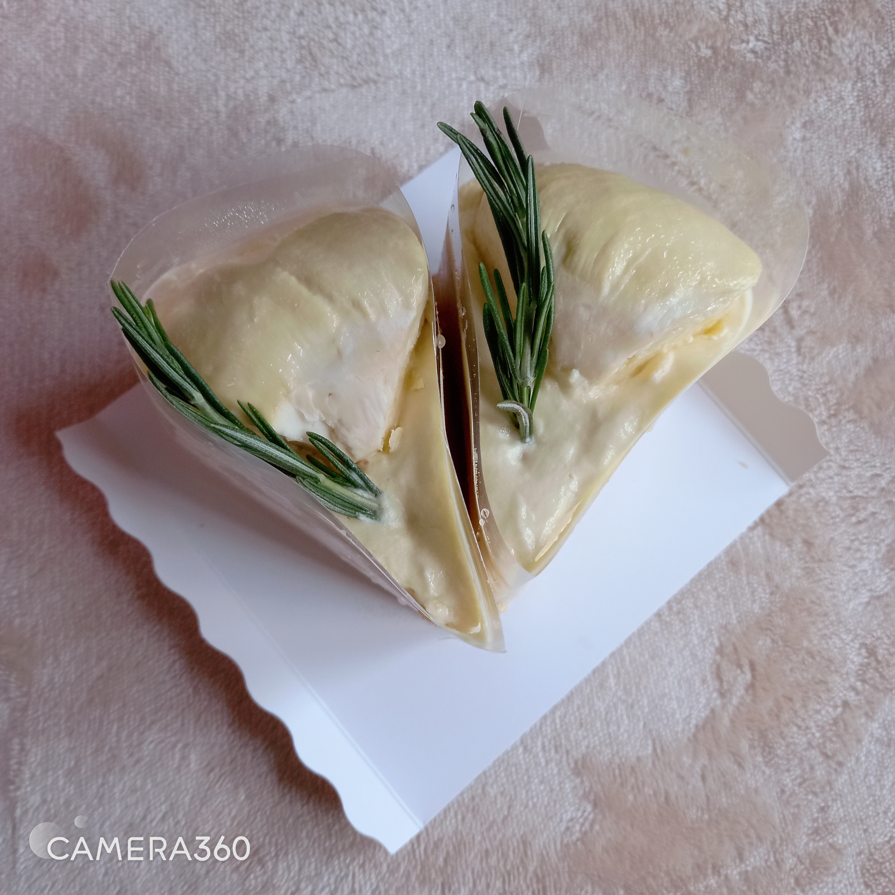 เค้กทุเรียนครีมสด (ราคาต่อชิ้น) Durian Fresh Milk Cake 2-3 ชั้น