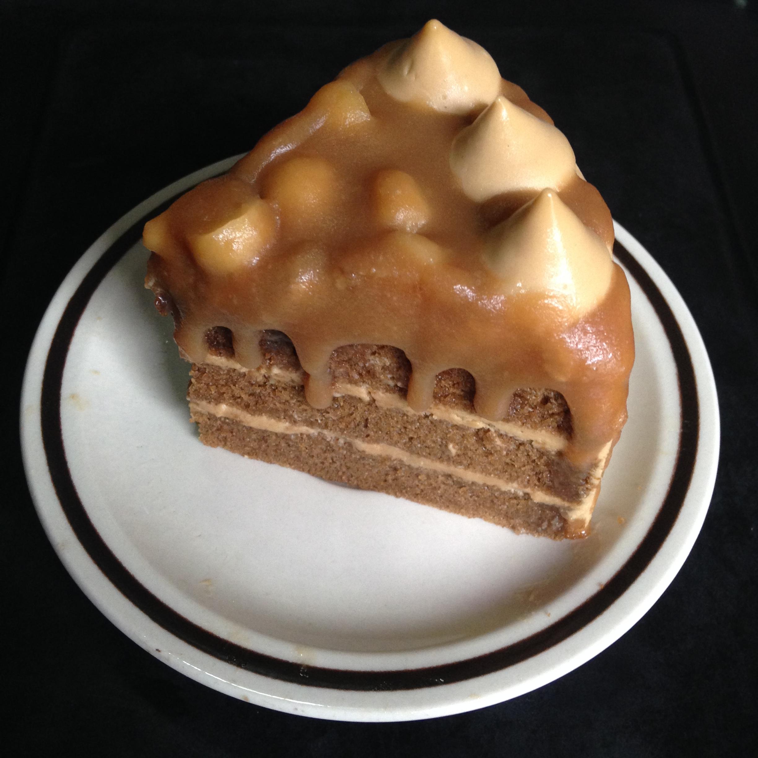 เค้กกาแฟคาราเมลมคคาเดเมีย (Coffee Caramel Maccadamia Cake)